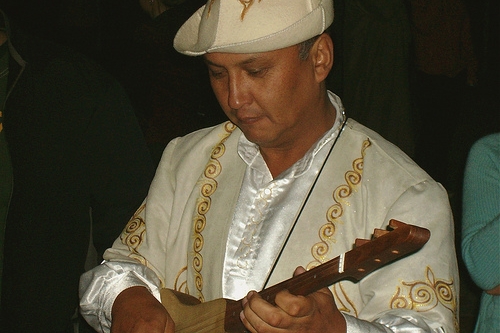 Zpěv státní hymny bude pro Kyrgyzy povinný.
