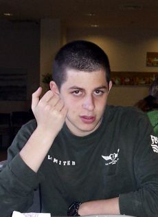 Archivn&iacute; sn&iacute;mek voj&aacute;ka Gilada &Scaron;alita.