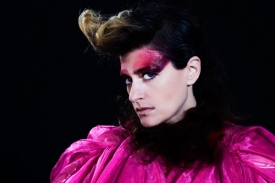 Peaches a její nová image k novému albu. Peaches a její nová image k novému albu.