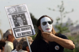 Berlusconiho Forza Italia "v&aacute;žně &scaron;kod&iacute; demokracii".