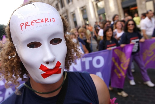 Berlusconi podle demonstrantů umlčuje média.