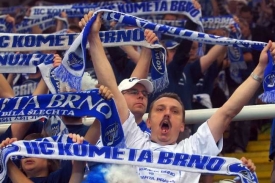 Fanou&scaron;ci hokejistů Brna mohou slavit prvn&iacute; v&yacute;hru v extralize.