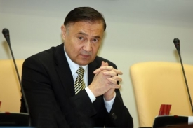 Vladim&iacute;r Dryml upozorňuje na předlužen&iacute; nemocnic.