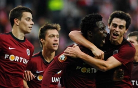 Sparťani se raduj&iacute; z g&oacute;lu v s&iacute;ti Slavie. V&iacute;c branek nepadlo.