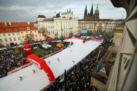 Premi&eacute;ra Pražsk&eacute; lyže se konala na Hradčansk&eacute;m n&aacute;měst&iacute;.