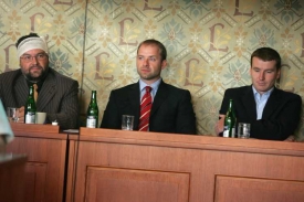 Luk&aacute;&scaron; Sobotka, předseda lyžařsk&eacute;ho svazu (vpravo).