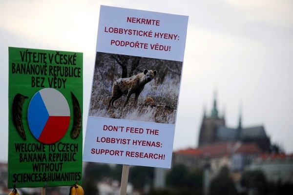 Úterní demonstrace navázala na předchozí protestní akce. Úterní demonstrace navázala na předchozí protestní akce.