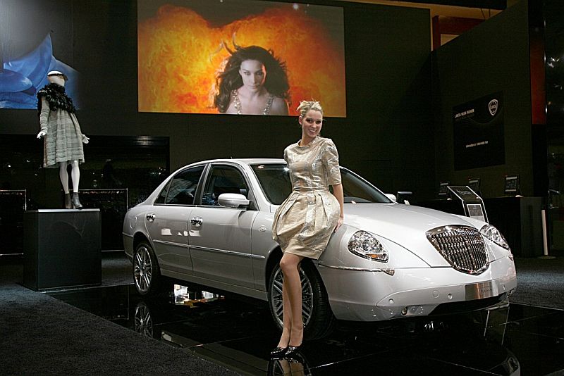Lancia Thesis se v příštím roce objeví v nové generaci. Lancia Thesis se v příštím roce objeví v nové generaci.