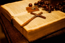 Bible, předev&scaron;&iacute;m modern&iacute; překlady, je pr&yacute; moc liber&aacute;ln&iacute;.