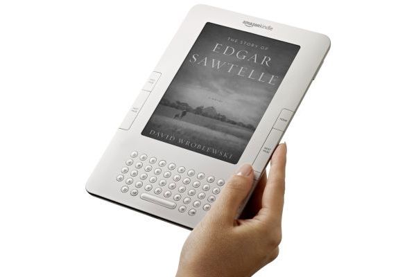 Pro Kindle jsou zatím dostupné především tituly v angličtině. Pro Kindle jsou zatím dostupné především tituly v angličtině.