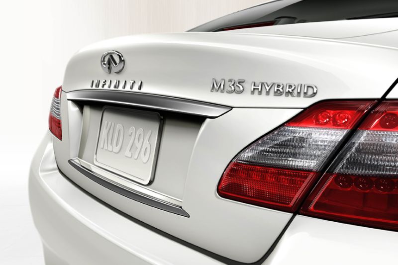 Hybridní verze rozšíří nabídku Infiniti řady M.