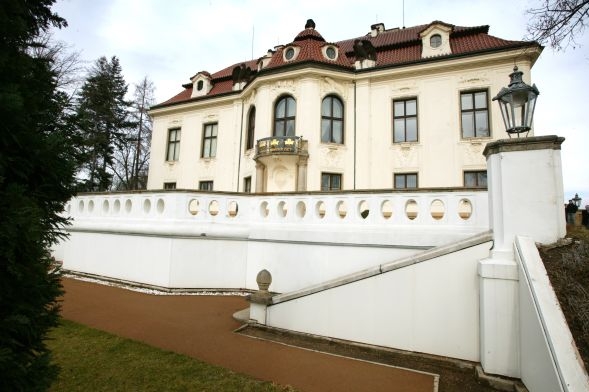 Kramářova vila. Ilustrační foto. Kramářova vila. Ilustrační foto.