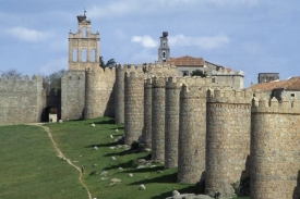 &Aacute;vila se nach&aacute;z&iacute; v oblasti Castile-Leon ve &Scaron;panělsku.