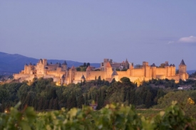 Carcassonne lež&iacute; 808 km jižně od Pař&iacute;že.