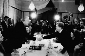 Výjimečné setkání: Václav Havel předsedou KSČ Ladislavem Adamcem.