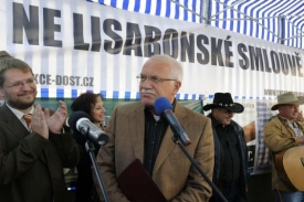 Václav Klaus na srazu odpůrců Lisabonu.