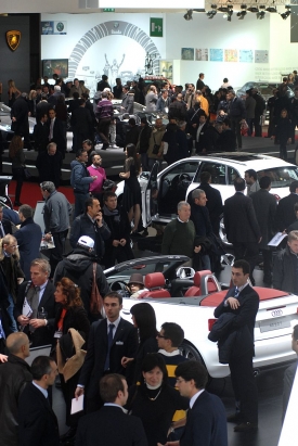Autosalon v Bologni nav&scaron;t&iacute;v&iacute; každ&yacute;m rokem kolem milionu lid&iacute;.
