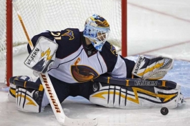 Ondřej Pavelec, brank&aacute;ř hokejistů Atlanty.