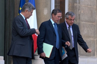 Sarkozyho lid&eacute;, zleva Jean-David Levitte, Claude Gu&eacute;ant Xavier Musca