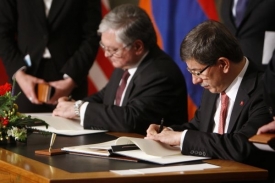 Podpis dohody se zdržel o hodiny, jak rychl&aacute; bude realizace?