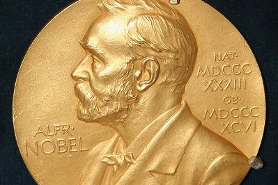 Nobelovu cenu za ekonomii získali Američané Ostromová a Williamson.