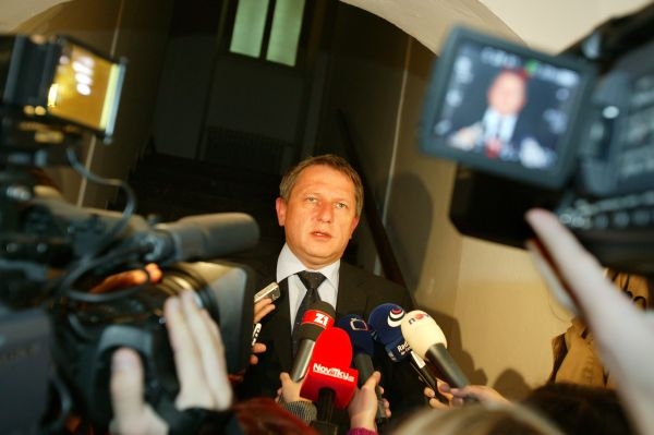 Starosta Rakovníka Nejdl přišel o řidičák. Starosta Rakovníka Nejdl přišel o řidičák.