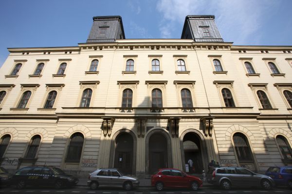Z Masarykova nádraží vlaky zatím nezmizí.