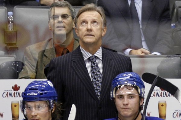Kouč Toronta Ron Wilson zatím nemá v nové sezoně NHL důvod k radosti. Kouč Toronta Ron Wilson zatím nemá v nové sezoně NHL důvod k radosti.