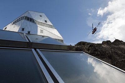 Nová horská chata pod Monte Rosou připomíná ledový krystalek.