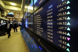 Index Dow Jones po dlouhé době překonal hranici 10 000 bodů.