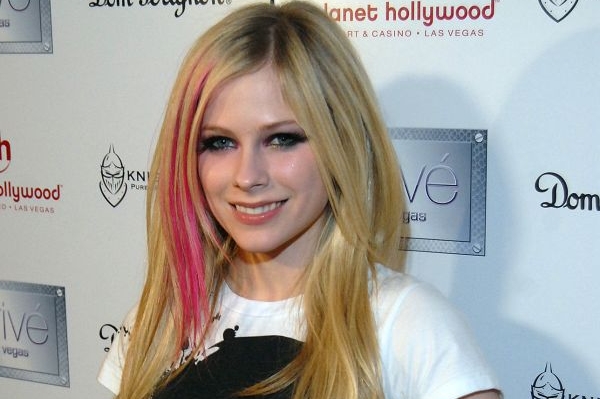 Jednou z obětí dezinformací byla i zpěvačka Avril Lavigne.