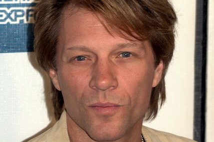 Jon Bon Jovi podepsal kontrakt s NBC Universal.