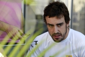 &Scaron;pěnělsk&yacute; pilot Fernando Alonso.