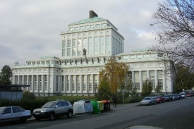 Za klenoty industriální architektury na výstavu do Podolské vodárny.