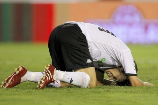 Záložník Valencie David Silva proti Slavii ve čtvrtek nenastoupí.