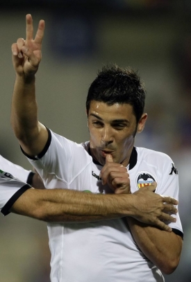 Hvězdný útočník David Villa je stále zraněn. Proti Slavii hrát nebude.