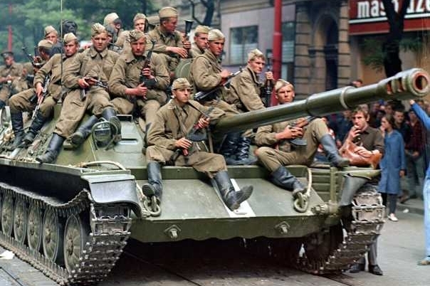 Srpen 1968 v pražských ulicích.