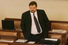 Poslanec Petr Wolf je podezřel&yacute; z &uacute;věrov&eacute;ho podvodu.