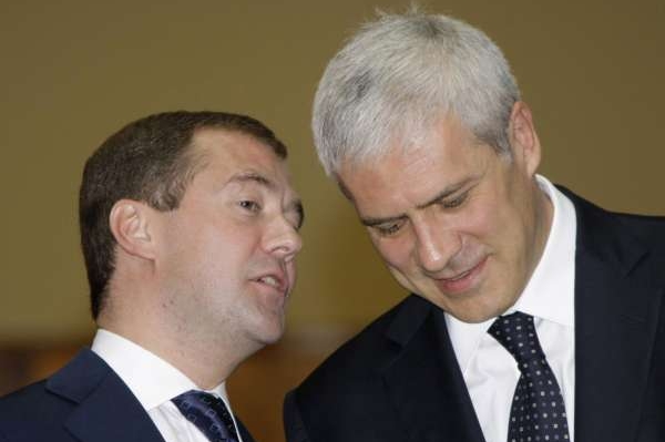 Na návštěvě u skutečných přátel. Medveděv a Tadič.
