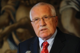 Prezident Klaus svým podpisem potvrdil roční odklad státních maturit.