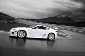 Lexus LFA pohání vidlicový desetiválec o výkonu 552 koní.