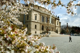 Rudolfinum zaž&iacute;v&aacute; jaro na podzim.