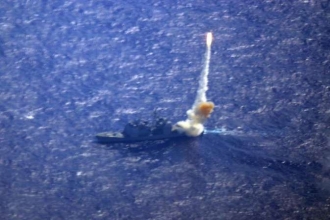 SM-3 startuje z raketového křižníku USS Shiloh.