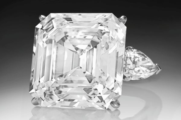 Dvaatřicetikarátový diamant Annenberg.