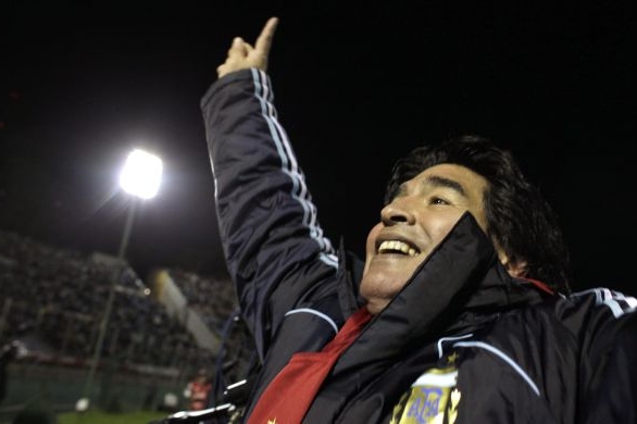 Diego Maradona se raduje z postupu Argentiny na mistrovství světa.
