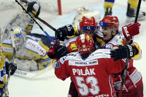 Hokejisté Třince se mohou radovat. Vedou extraligu.