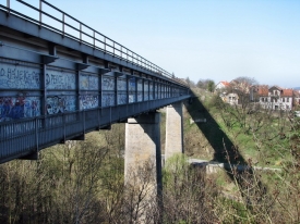 Železniční viadukt.