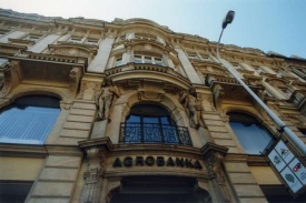 Na dluz&iacute;ch Agrobanky vyděl&aacute;vaj&iacute; finančn&iacute;ci z Motoinvestu