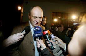 Petr Gandalovič je prvním Topolánkovým vyzyvatelem.