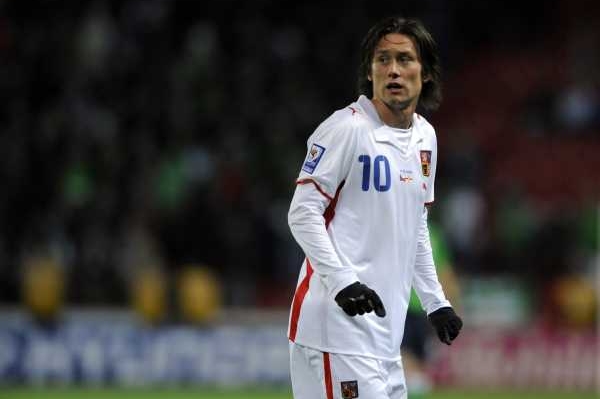 Tomáš Rosický opět laboruje se zraněným kolenem.